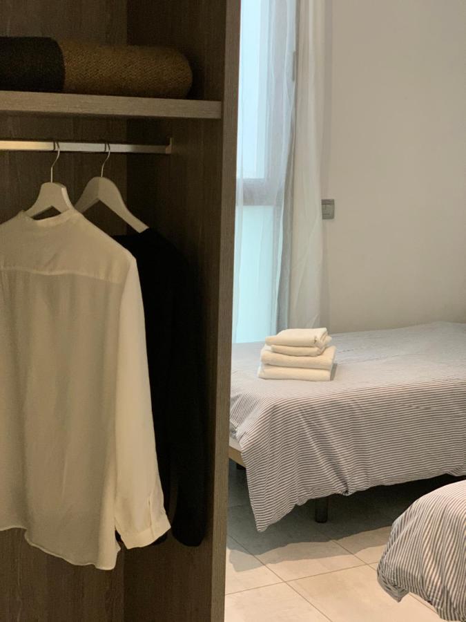 Apartaments El Cine 罗萨斯 外观 照片